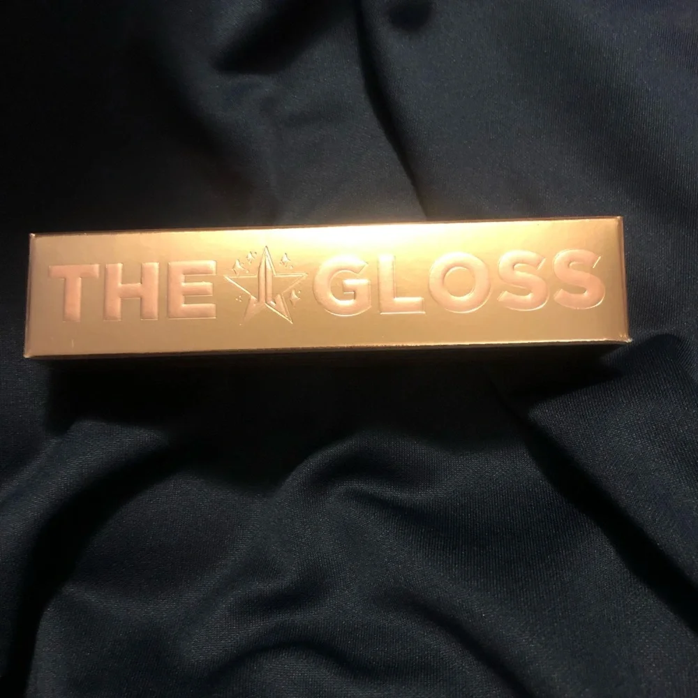 NIB The Gloss in Table Top